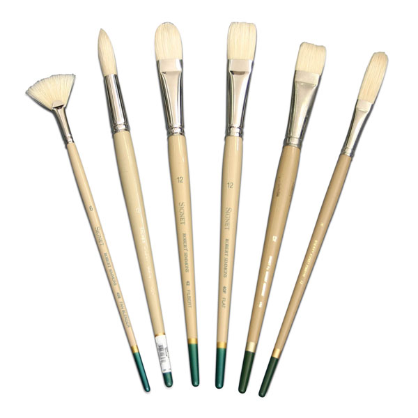 <p>Robert Simmons' Signet Professional grade oil brushes are  made from the finest imported Chungking white bristle with flagged tips (split ends). The bristles are interlocked in extra long ferrules. These brushes are more resilient and hold their shape longer than lesser grades. Bristle is mounted in seamless nickel plated ferrules on long tan handles with gold ring and green tip.</p>